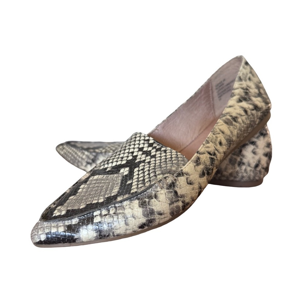 Steve Madden Feather Flat in Snakeskin Print Size 8